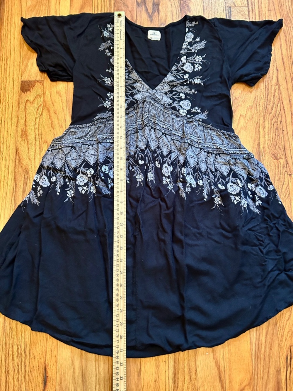 O'Neill Black and White V-Neck Floral Tunic Dress - Picture 6 of 6